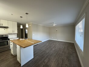 5648-5648 Vedder Rd in Chilliwack, BC - Building Photo - Building Photo