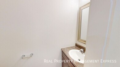 Beautiful 2-Bedroom Townhome in Sioux Falls, SD - Foto de edificio - Building Photo