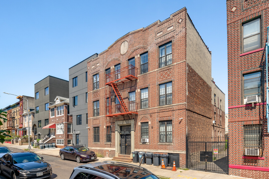 1605 Lincoln Pl in Brooklyn, NY - Building Photo