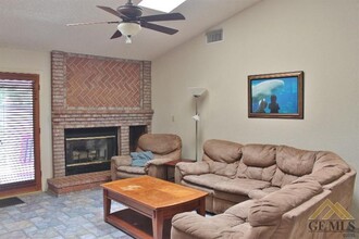 3500 Raven Oak Ct in Bakersfield, CA - Building Photo - Building Photo