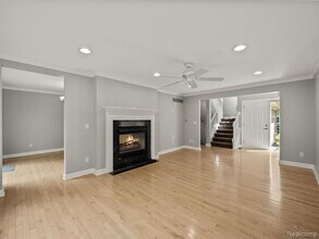 617 James Cir, Unit 617 in Royal Oak, MI - Building Photo - Building Photo
