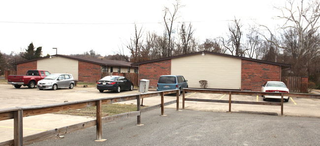 8242 Ohio River Rd in Wheelersburg, OH - Foto de edificio - Building Photo