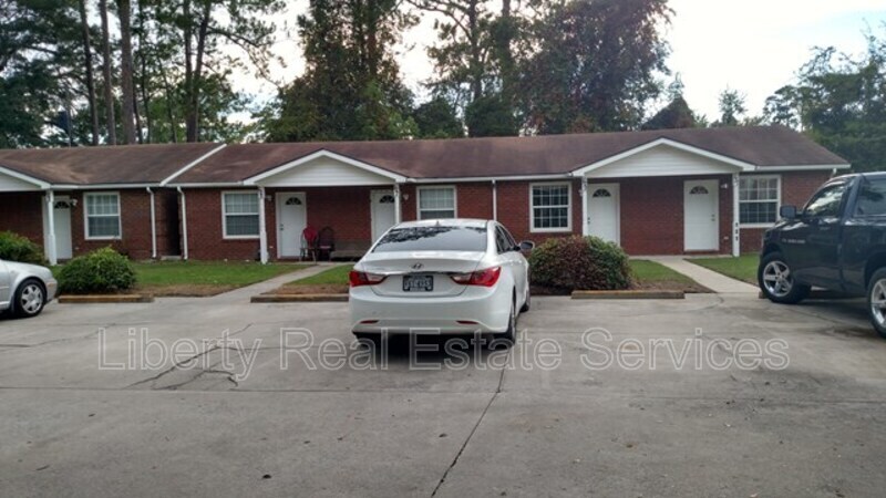 127 Rolland St in Hinesville, GA - Foto de edificio