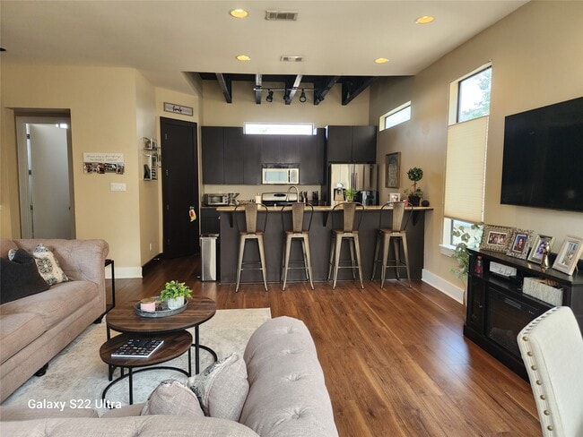 property at 1105 W 21st St