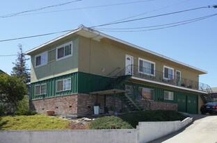 136 Pacific Ave in Rodeo, CA - Building Photo
