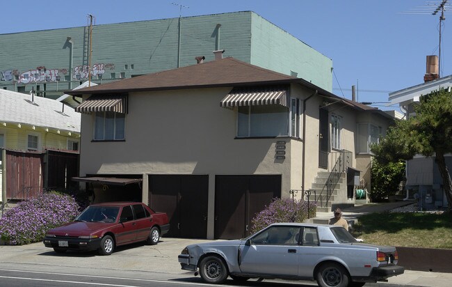 5436-5442 Bancroft Ave in Oakland, CA - Building Photo - Building Photo