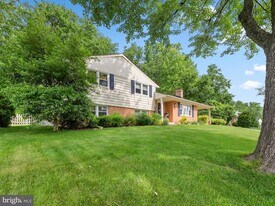 5208 Lindsay St in Fairfax, VA - Building Photo