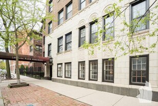 833 W Lakeside Pl, Unit 817-311 in Chicago, IL - Building Photo