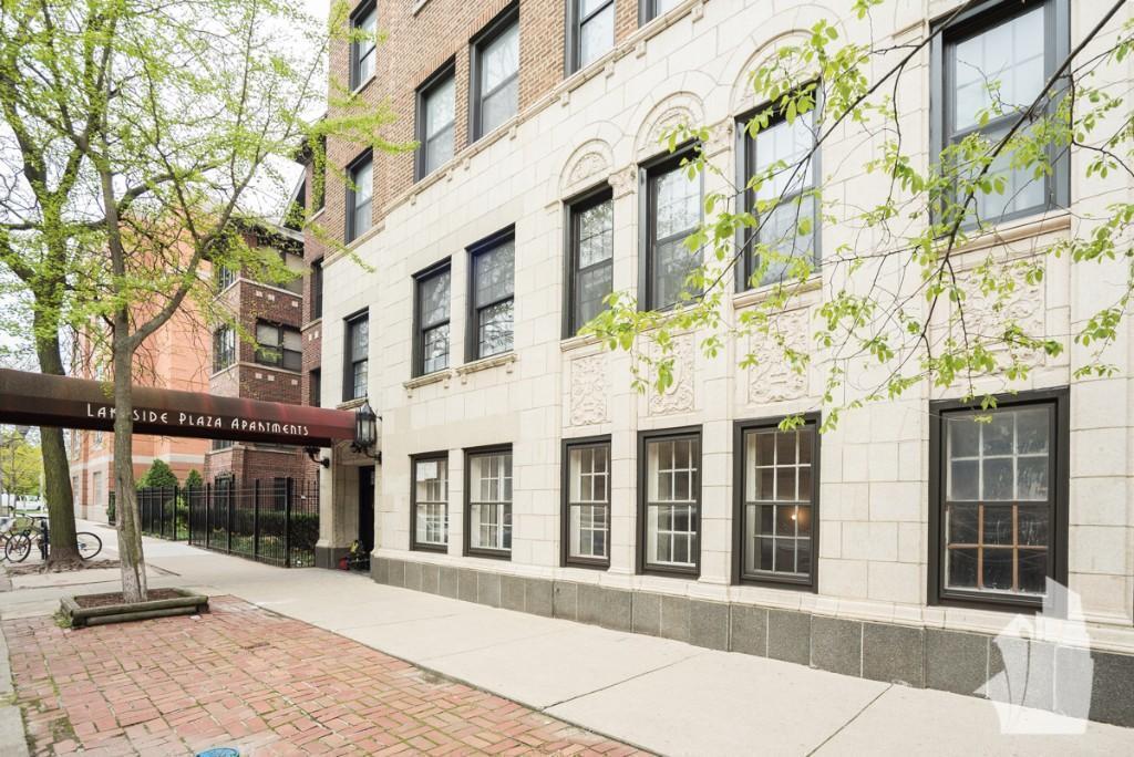 833 W Lakeside Pl, Unit 817-311 in Chicago, IL - Building Photo