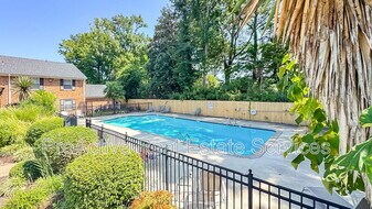 1006 Barclay Square in Virginia Beach, VA - Building Photo