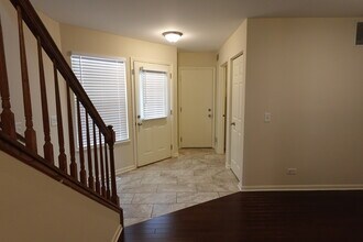 1070 Woodhill Ct in Elgin, IL - Building Photo - Building Photo
