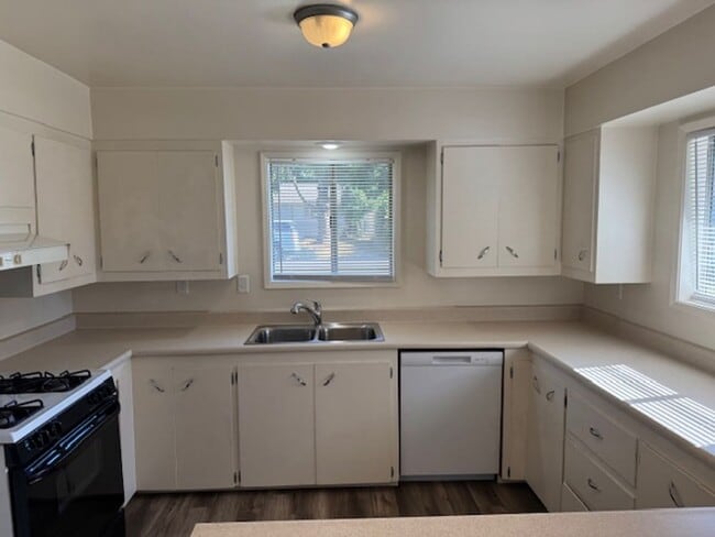 840 Olympic Ave in Medford, OR - Foto de edificio - Building Photo