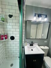 6525 W Center St, Unit 1 in Wauwatosa, WI - Foto de edificio - Building Photo