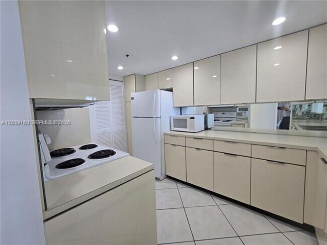 property at 1717 N Bayshore Dr