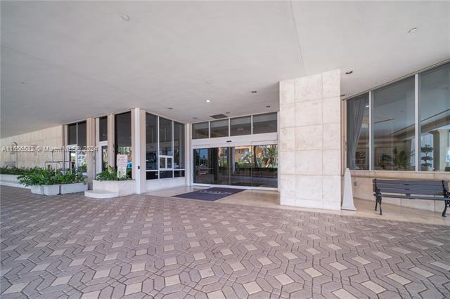 8855 Collins Ave, Unit 2D in Surfside, FL - Building Photo - Building Photo