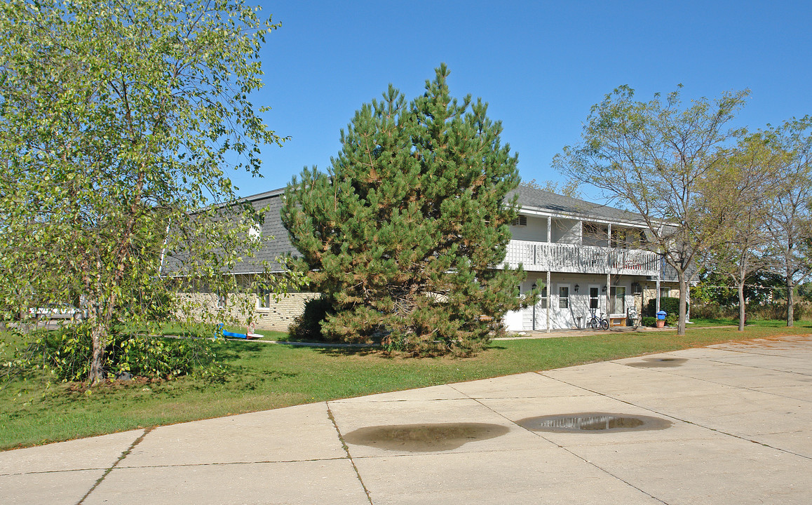 Norway-Aire Apartments in Muskego, WI - Building Photo