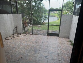 1624 NW 90th Way in Pembroke Pines, FL - Building Photo - Building Photo