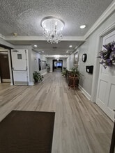 Plymouth Park Apartments 55+ in Plymouth, MI - Foto de edificio - Building Photo