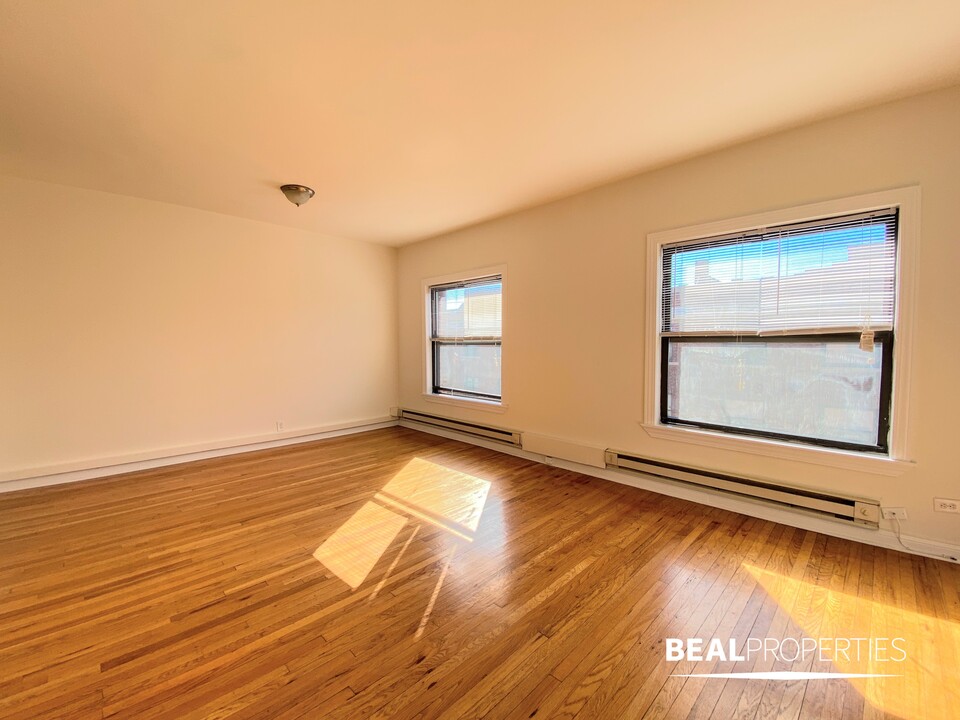 817 W Waveland Ave in Chicago, IL - Building Photo
