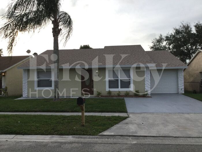 5629 Priscilla Ln in Greenacres, FL - Building Photo