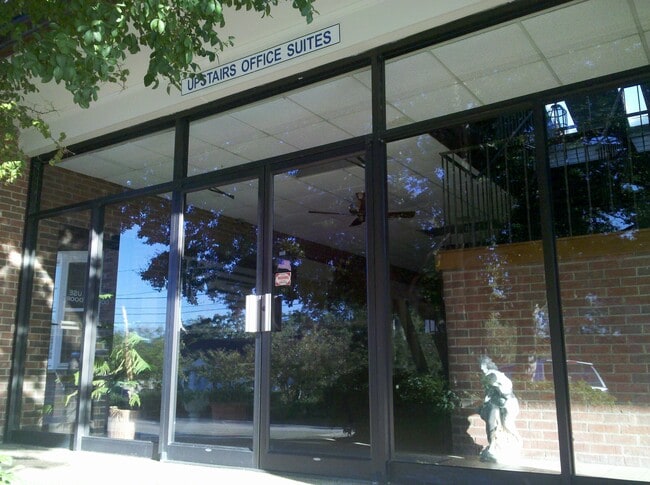 300 W Broome St in Lagrange, GA - Foto de edificio - Building Photo