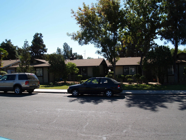 150 W 9th St in Clovis, CA - Foto de edificio - Building Photo