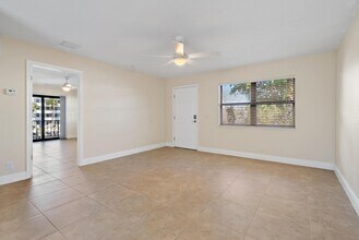 135 Shore Ct in North Palm Beach, FL - Building Photo - Building Photo