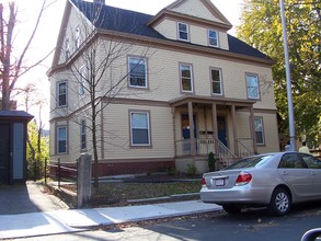 47-49 Cedar St in Worcester, MA - Foto de edificio - Building Photo