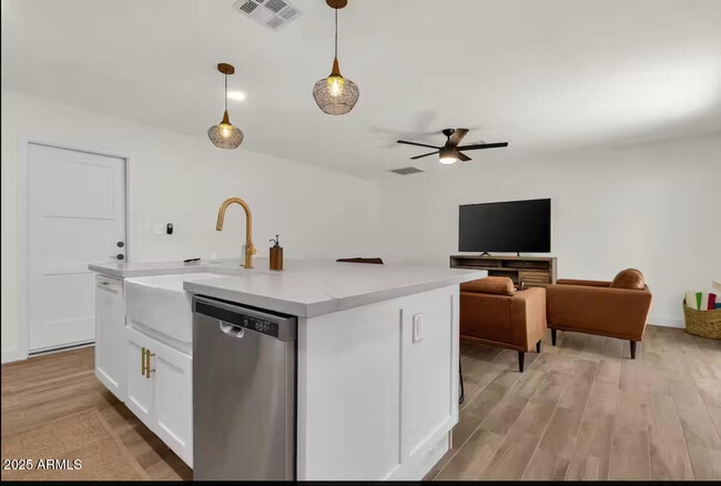 2452 E Manhatton Dr in Tempe, AZ - Building Photo - Building Photo