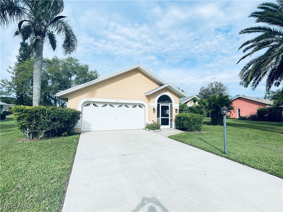 546 Whispering Wind Bend in Lehigh Acres, FL - Building Photo