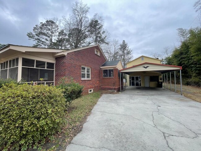 709 S Pine St in Laurinburg, NC - Building Photo - Building Photo