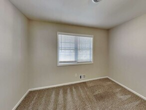 335 Dartmouth Dr SW in Atlanta, GA - Foto de edificio - Building Photo