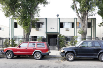 19110 Bryant St in Northridge, CA - Foto de edificio - Building Photo