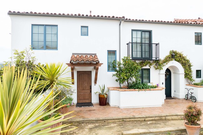 601 E Micheltorena St in Santa Barbara, CA - Building Photo - Building Photo