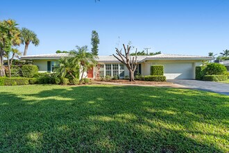 107 Cruiser Rd N in North Palm Beach, FL - Building Photo - Building Photo