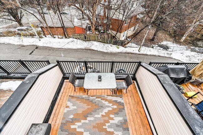 2825 St Clair Av E in Toronto, ON - Building Photo - Building Photo