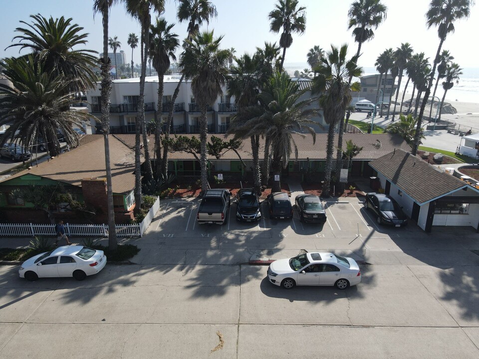 4449 Ocean Blvd in San Diego, CA - Foto de edificio