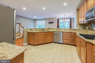 117 Herndon Mill Cir in Herndon, VA - Building Photo - Building Photo