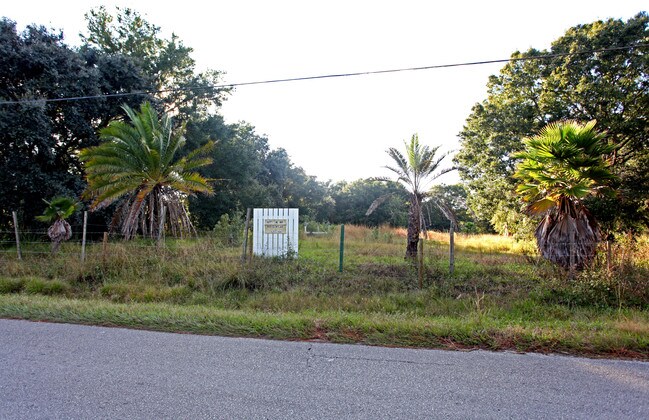 4600 Clewis Ave in Tampa, FL - Building Photo - Building Photo