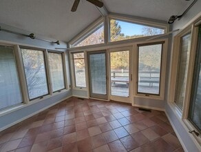 1109 Boone St in Pella, IA - Building Photo - Building Photo