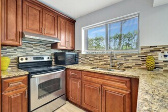 5264 Bosque Ln in West Palm Beach, FL - Building Photo - Building Photo