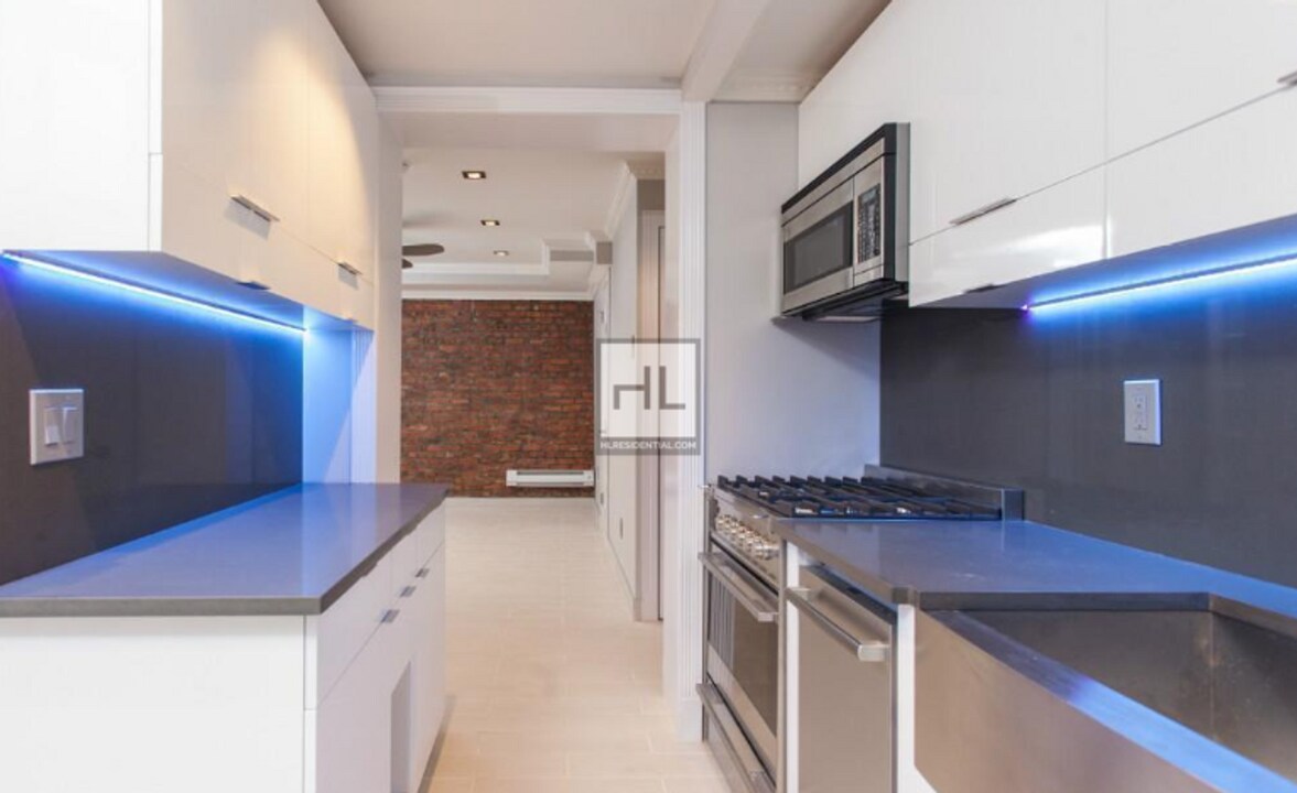 East 11th Street in New York, NY - Building Photo