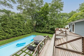 21 Hillside Dr W in Sag Harbor, NY - Building Photo - Building Photo