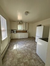 1826 Summers Ln in Klamath Falls, OR - Building Photo - Building Photo