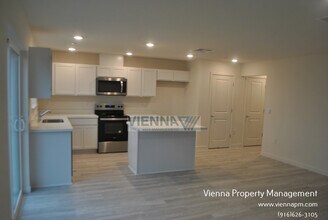 8144 Whippersnapper Wy in Roseville, CA - Building Photo - Building Photo