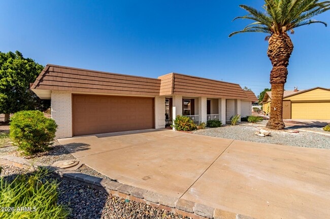 16853 N Meadow Park Dr in Sun City, AZ - Building Photo - Building Photo