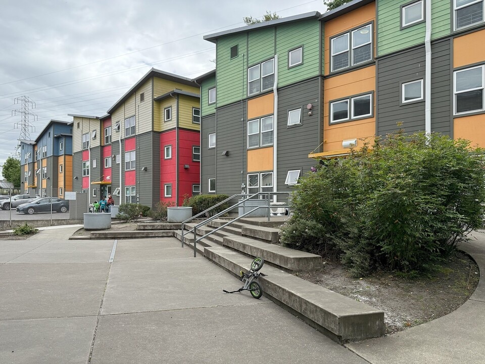 Samaki Commons in Seattle, WA - Foto de edificio