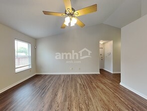 1090 Meadowview Ct in Franklin, IN - Building Photo - Building Photo