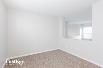 5013 Whistling Acres Ave in Las Vegas, NV - Foto de edificio - Building Photo