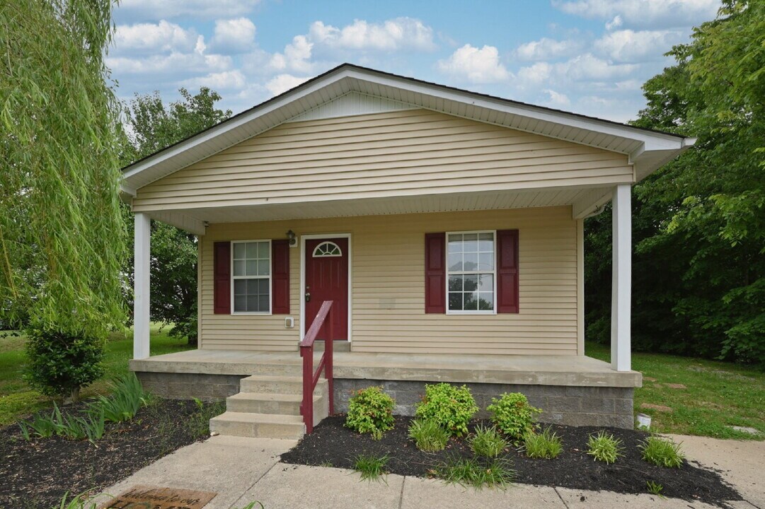 303 W 15th Ave in Springfield, TN - Building Photo
